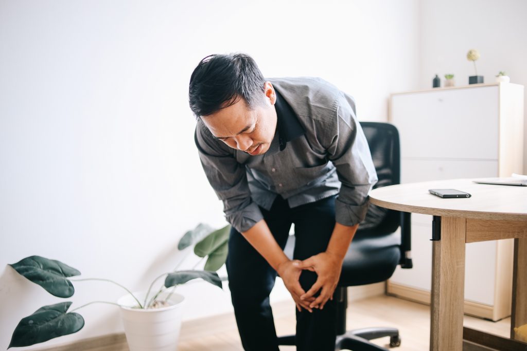Varicose vein symptoms and varicose veins treatment explained by Albany Surgical, highlighting leg pain, swelling, and minimally invasive vein care.